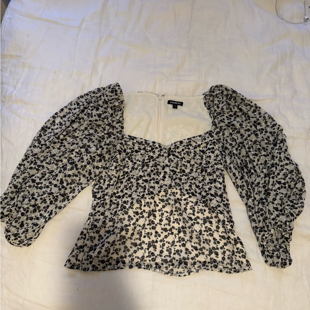Express Black and White Puff Sleeve Blouse